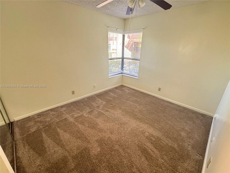 Recently Rented: $2,295 (3 beds, 2 baths, 1120 Square Feet)