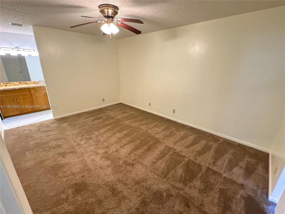 Recently Rented: $2,295 (3 beds, 2 baths, 1120 Square Feet)