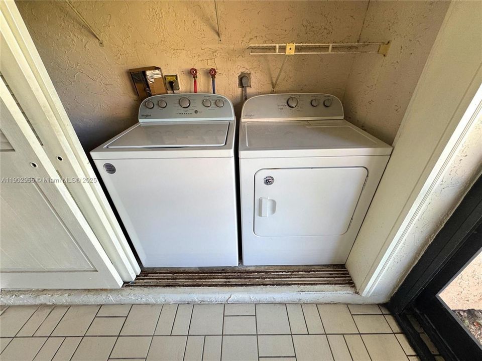 Recently Rented: $2,295 (3 beds, 2 baths, 1120 Square Feet)