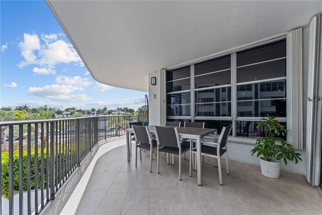 For Sale: $999,000 (3 beds, 3 baths, 2115 Square Feet)