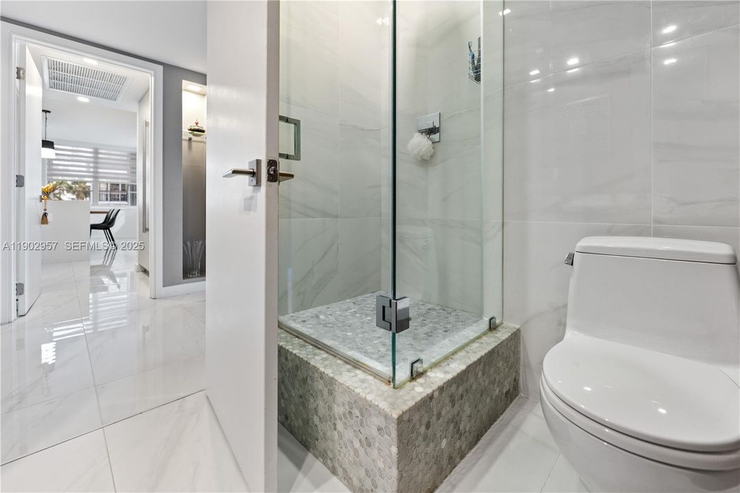 For Sale: $999,000 (3 beds, 3 baths, 2115 Square Feet)