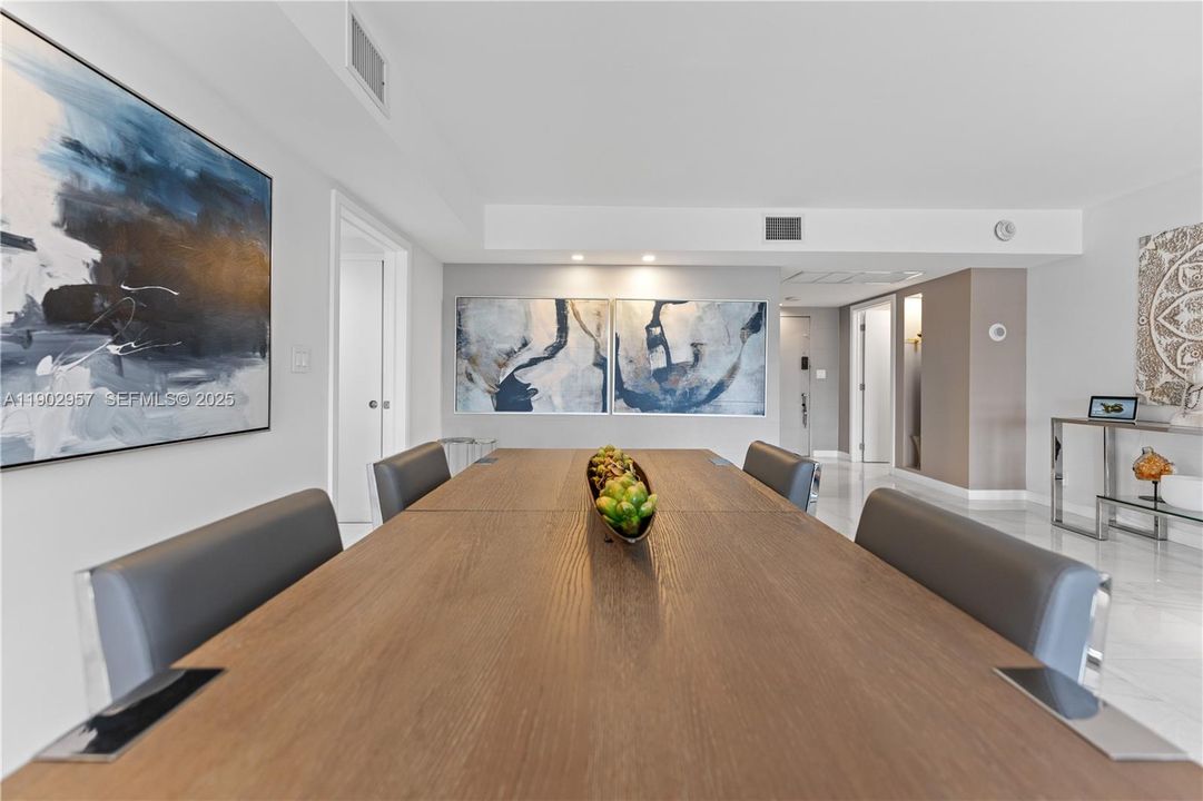 For Sale: $999,000 (3 beds, 3 baths, 2115 Square Feet)