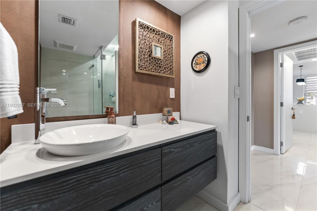 For Sale: $999,000 (3 beds, 3 baths, 2115 Square Feet)