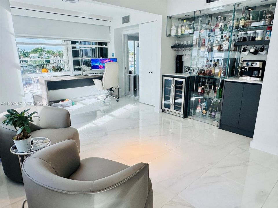 For Sale: $999,000 (3 beds, 3 baths, 2115 Square Feet)