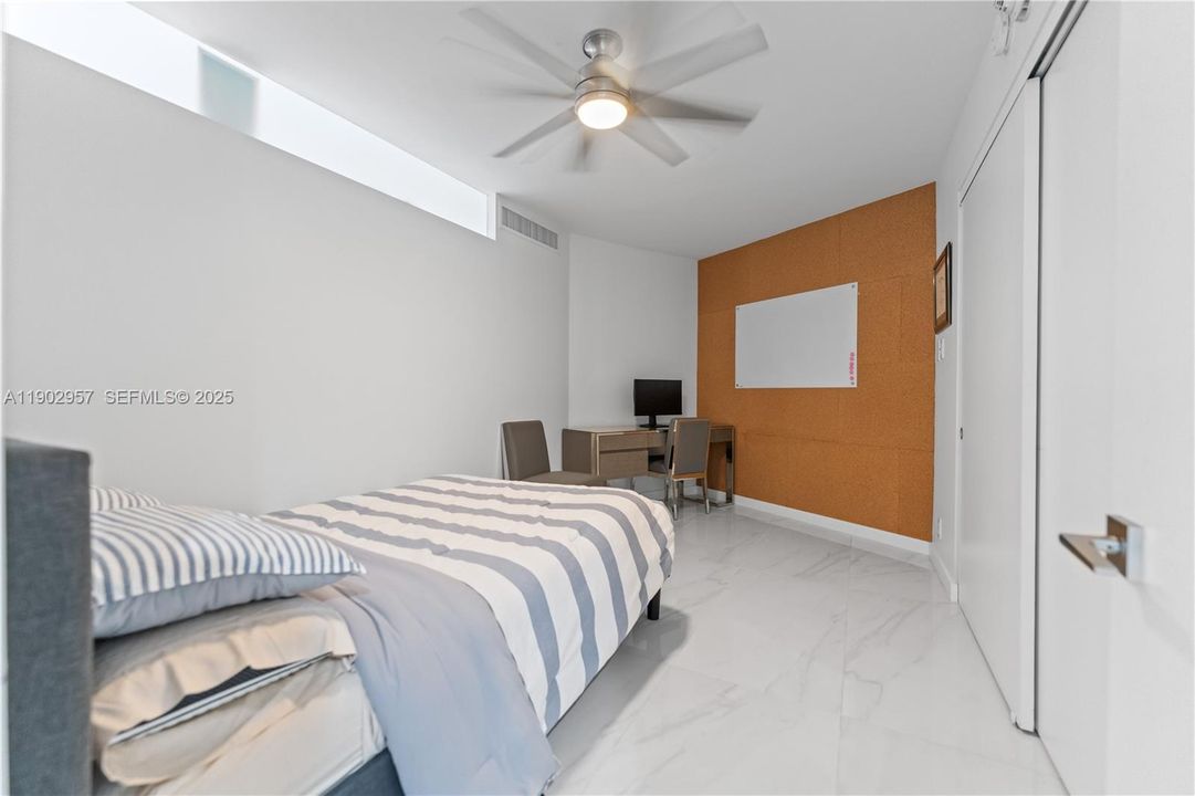 For Sale: $999,000 (3 beds, 3 baths, 2115 Square Feet)