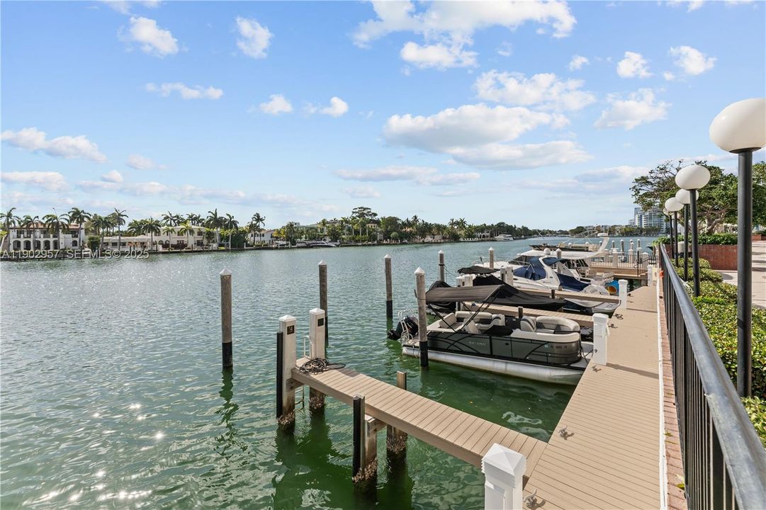 For Sale: $999,000 (3 beds, 3 baths, 2115 Square Feet)