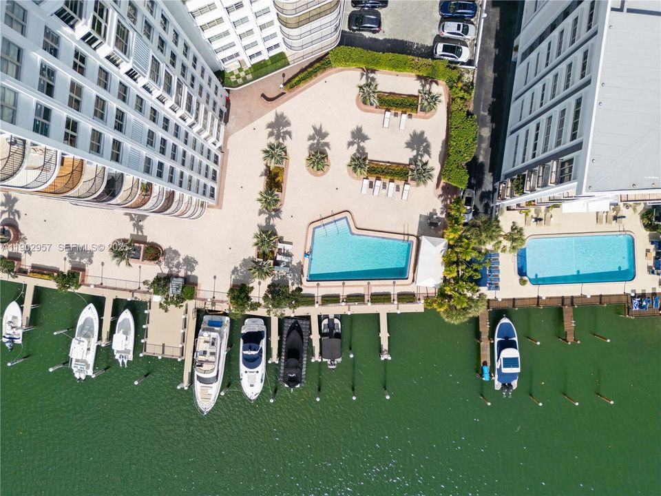 For Sale: $999,000 (3 beds, 3 baths, 2115 Square Feet)