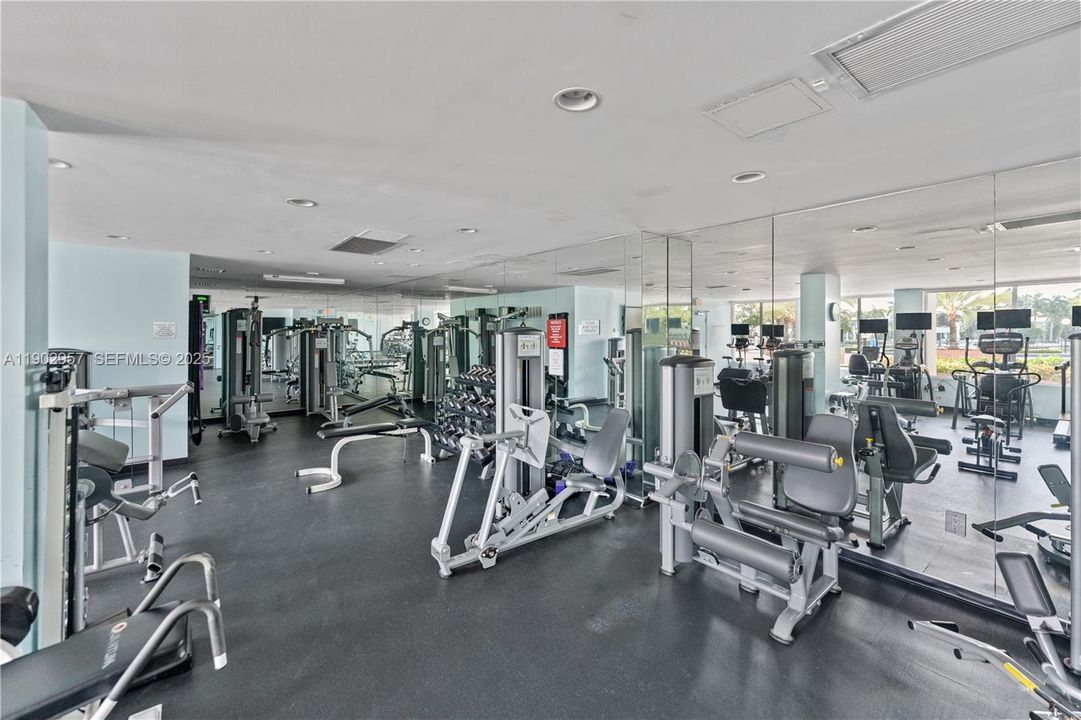 For Sale: $999,000 (3 beds, 3 baths, 2115 Square Feet)