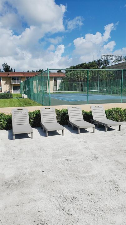 Active With Contract: $190,000 (1 beds, 1 baths, 628 Square Feet)