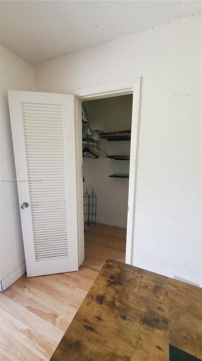 Active With Contract: $190,000 (1 beds, 1 baths, 628 Square Feet)