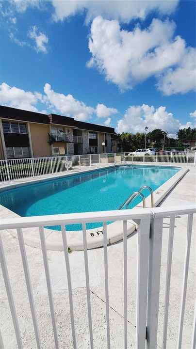 Active With Contract: $190,000 (1 beds, 1 baths, 628 Square Feet)