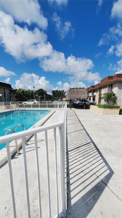 Active With Contract: $190,000 (1 beds, 1 baths, 628 Square Feet)