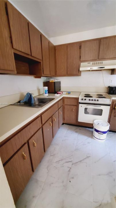 Active With Contract: $190,000 (1 beds, 1 baths, 628 Square Feet)