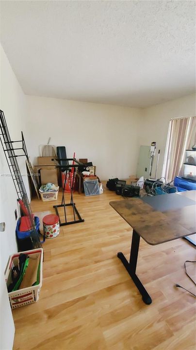 Active With Contract: $190,000 (1 beds, 1 baths, 628 Square Feet)
