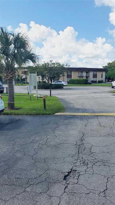 Active With Contract: $190,000 (1 beds, 1 baths, 628 Square Feet)