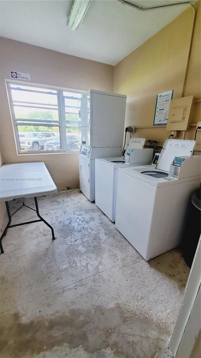 Active With Contract: $190,000 (1 beds, 1 baths, 628 Square Feet)