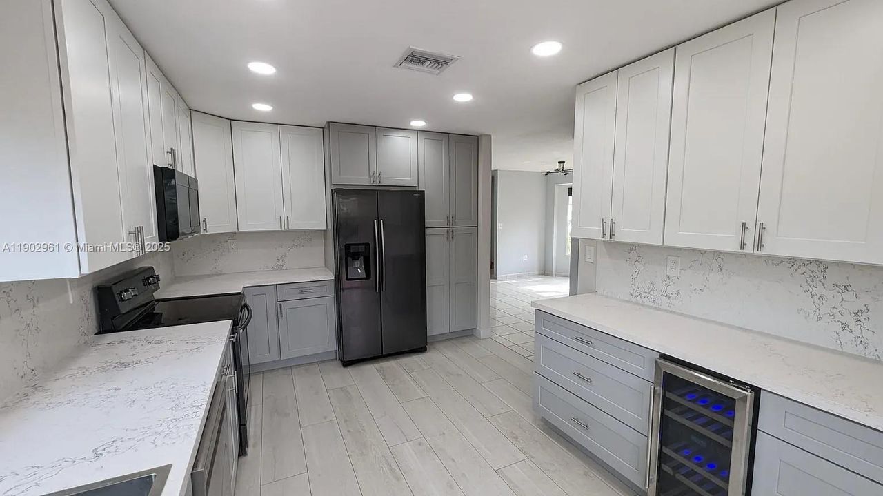 Active With Contract: $499,000 (3 beds, 2 baths, 1423 Square Feet)