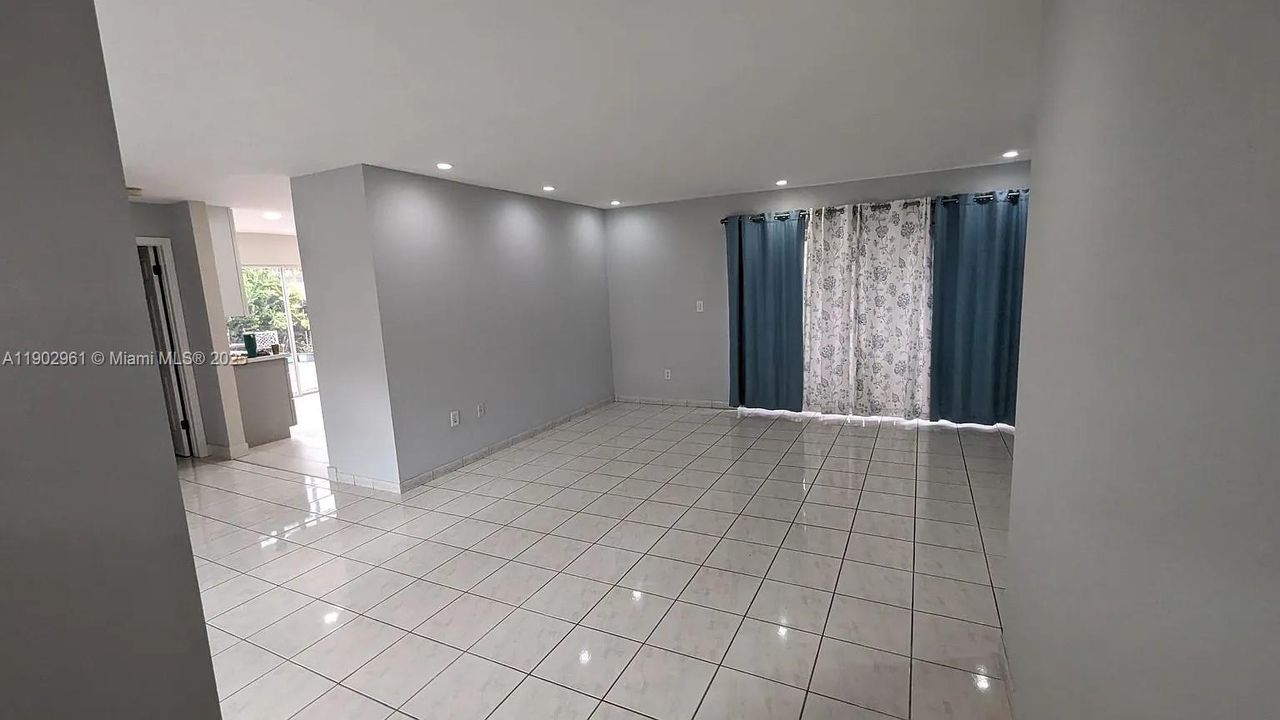 Active With Contract: $499,000 (3 beds, 2 baths, 1423 Square Feet)