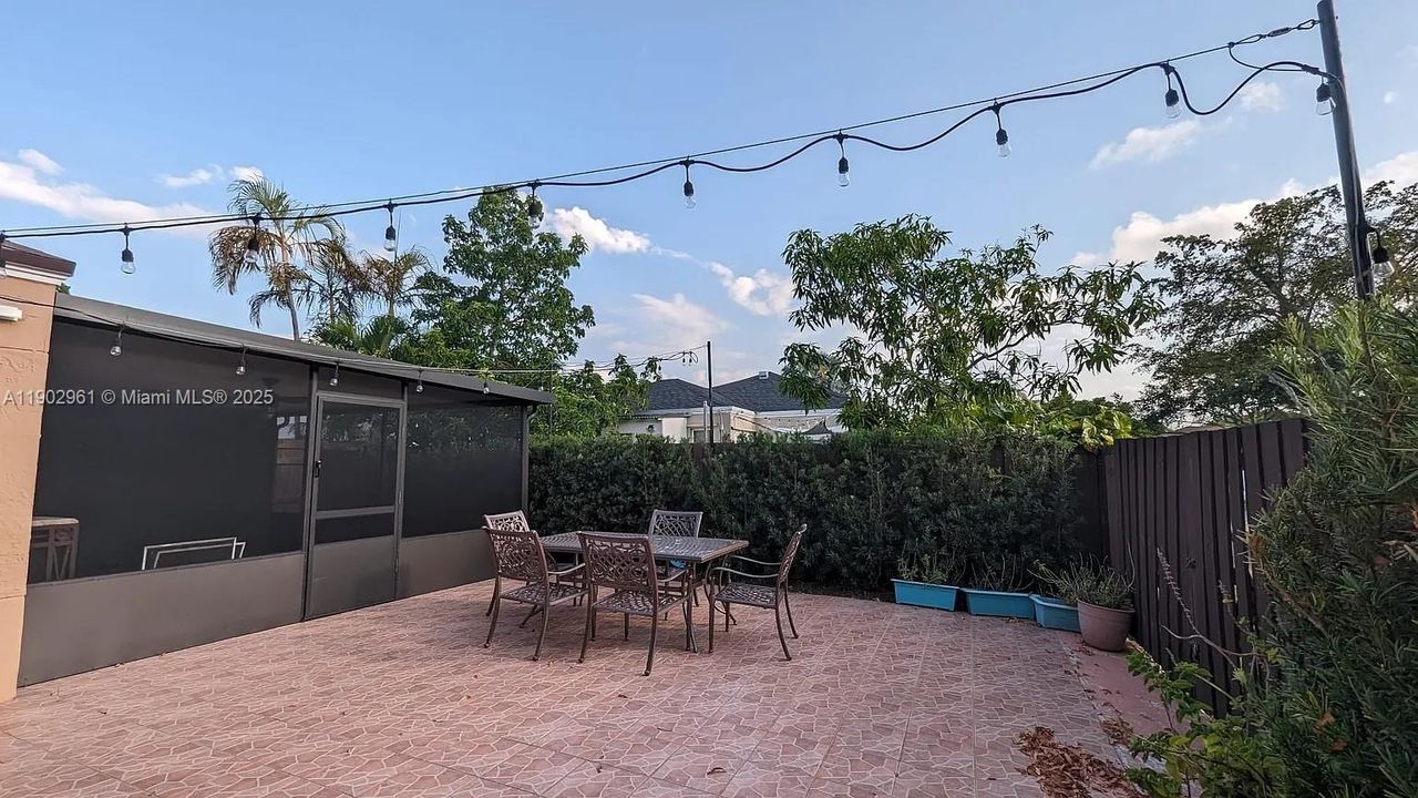 Active With Contract: $499,000 (3 beds, 2 baths, 1423 Square Feet)