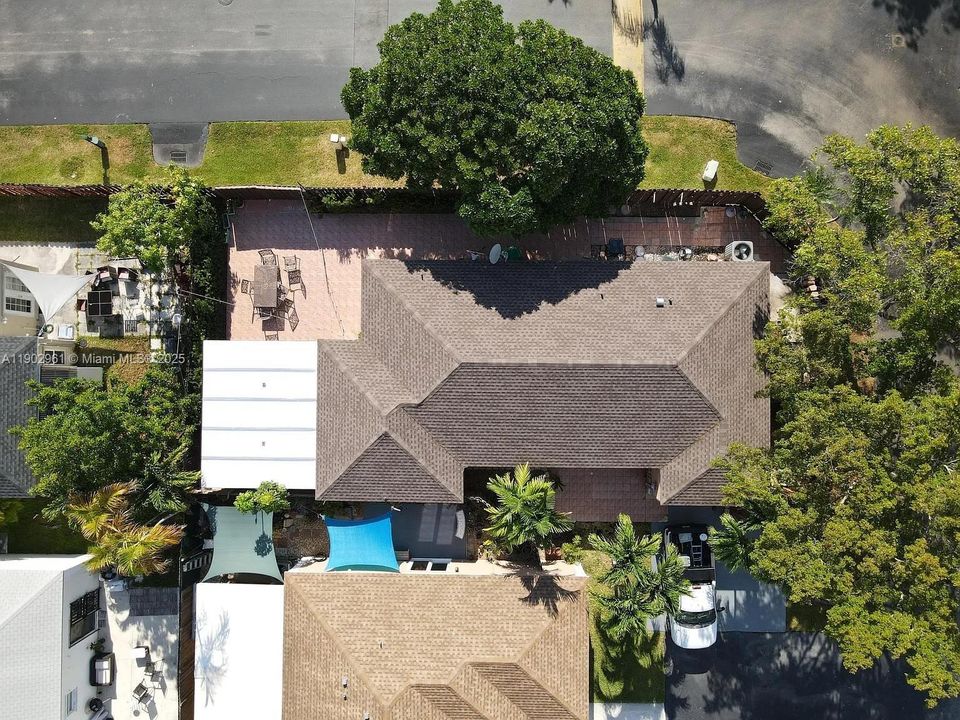 Active With Contract: $499,000 (3 beds, 2 baths, 1423 Square Feet)