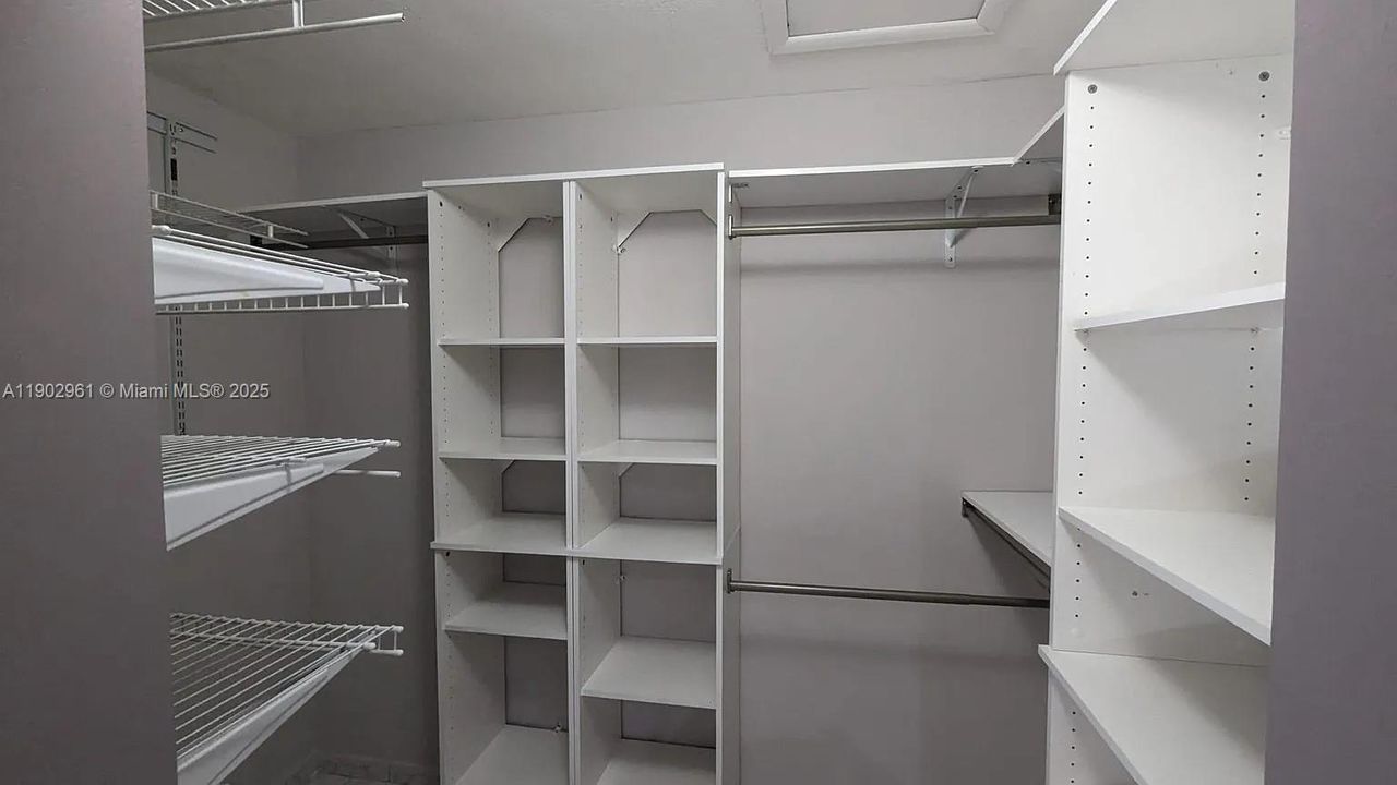 Active With Contract: $499,000 (3 beds, 2 baths, 1423 Square Feet)