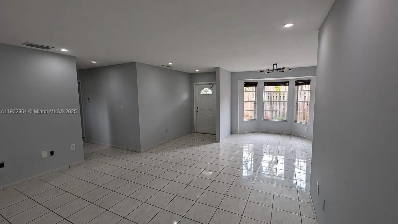 Active With Contract: $499,000 (3 beds, 2 baths, 1423 Square Feet)