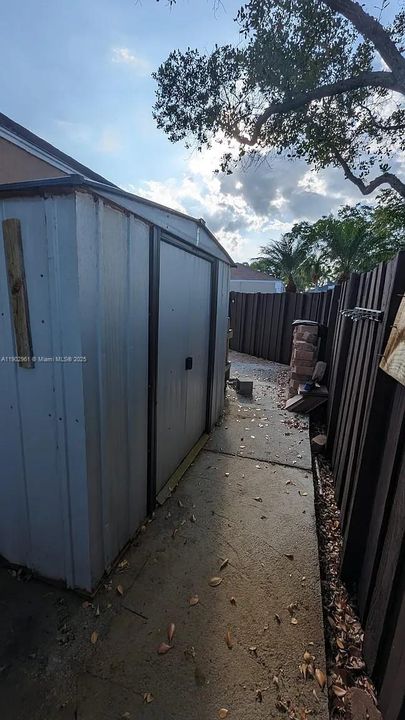 Active With Contract: $499,000 (3 beds, 2 baths, 1423 Square Feet)