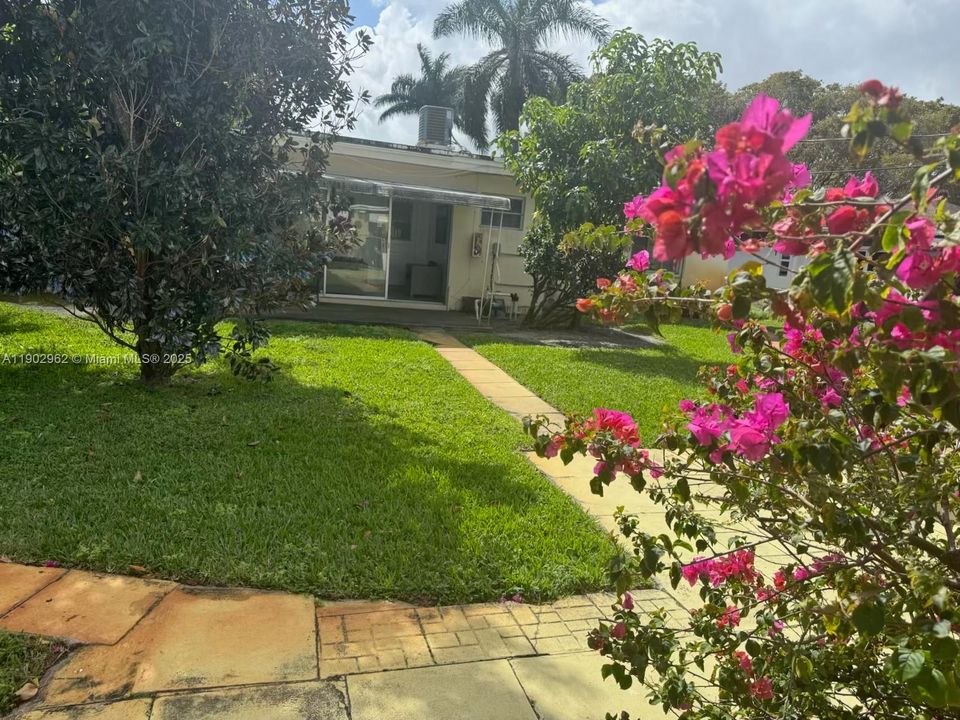 For Rent: $1,350 (0 beds, 1 baths, 0 Square Feet)