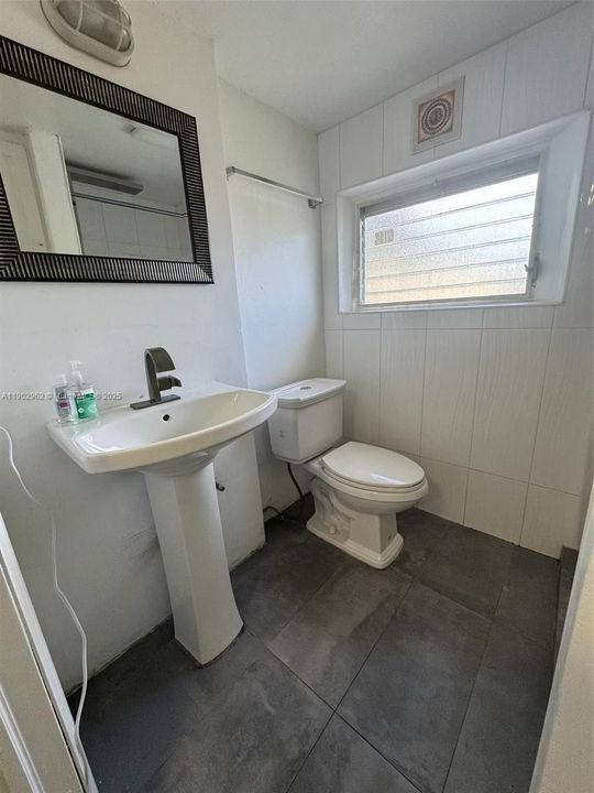 For Rent: $1,350 (0 beds, 1 baths, 0 Square Feet)