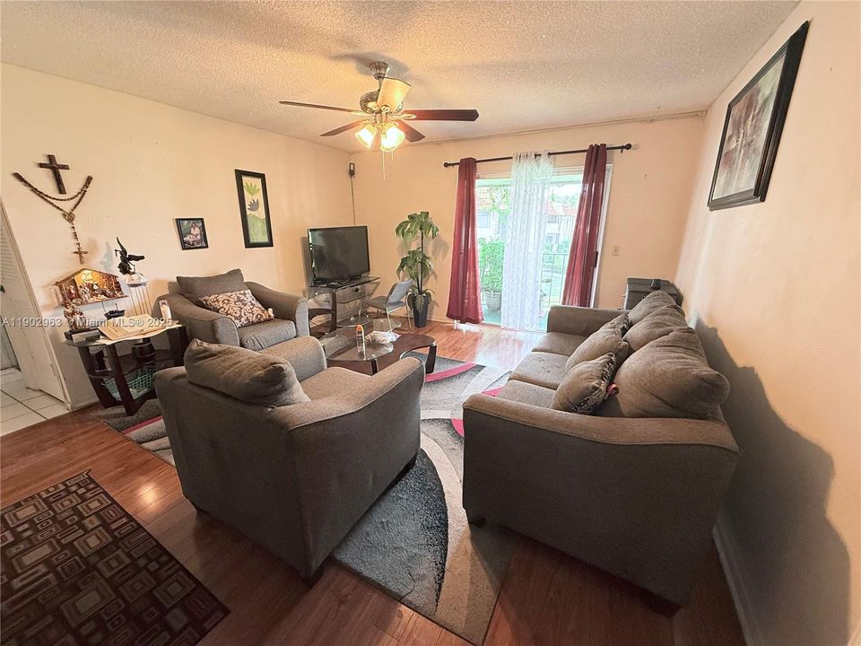 En Venta: $175,000 (2 camas, 2 baños, 874 Pies cuadrados)