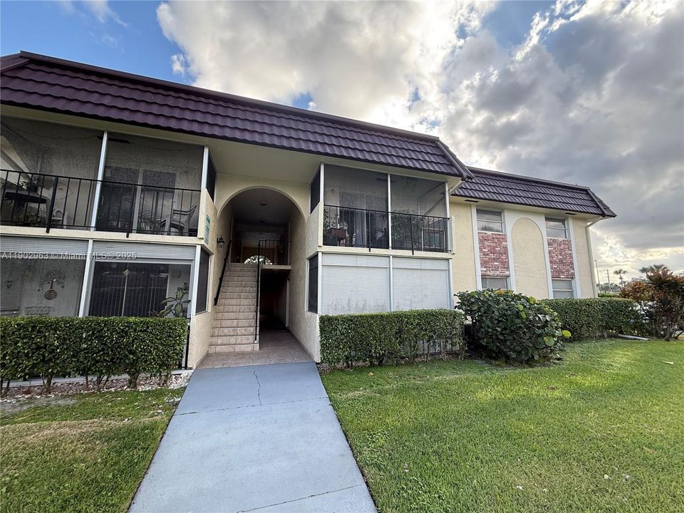 En Venta: $175,000 (2 camas, 2 baños, 874 Pies cuadrados)