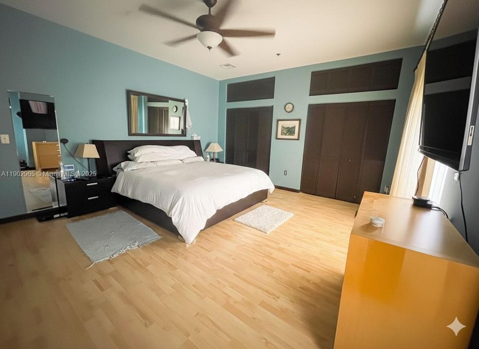 For Sale: $1,100,000 (3 beds, 3 baths, 1620 Square Feet)