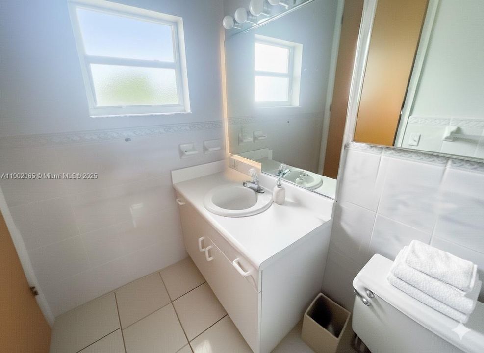 For Sale: $1,100,000 (3 beds, 3 baths, 1620 Square Feet)