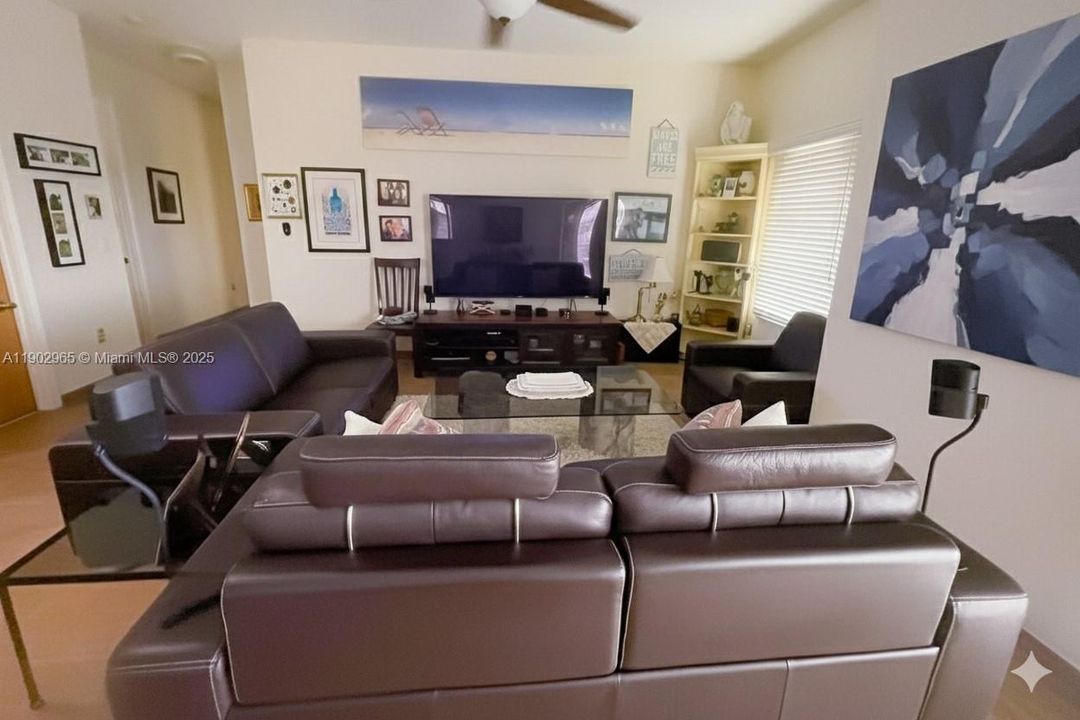 For Sale: $1,100,000 (3 beds, 3 baths, 1620 Square Feet)