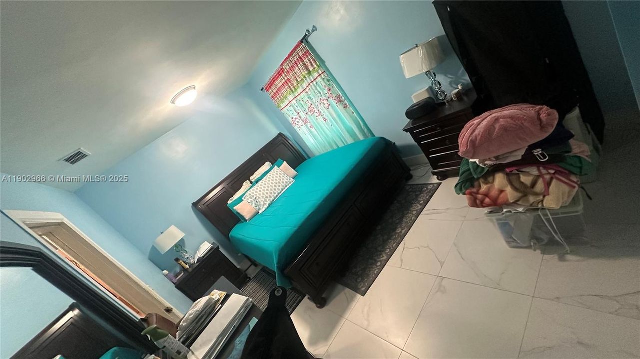 待售: $449,000 (3 贝兹, 1 浴室, 851 平方英尺)