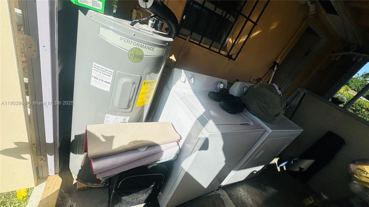 待售: $449,000 (3 贝兹, 1 浴室, 851 平方英尺)