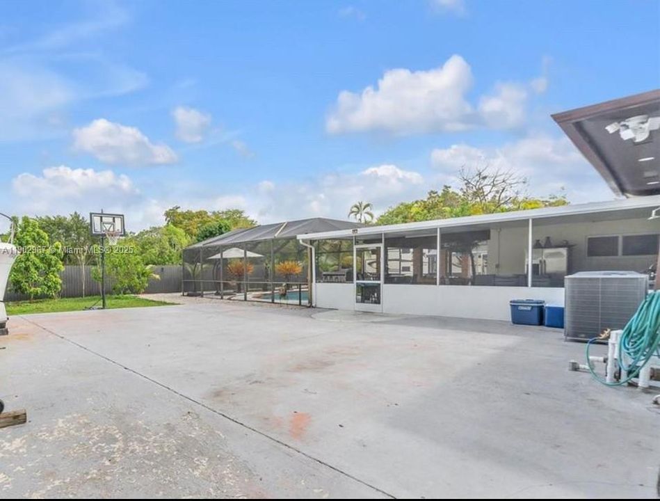 待售: $990,000 (3 贝兹, 2 浴室, 2276 平方英尺)