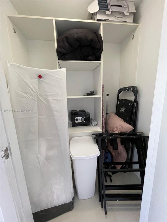 For Sale: $1,200,000 (2 beds, 2 baths, 1386 Square Feet)