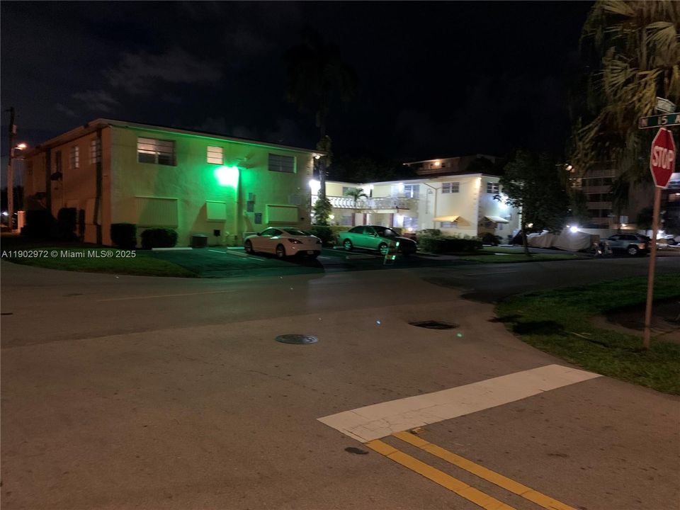 For Sale: $215,000 (1 beds, 1 baths, 825 Square Feet)