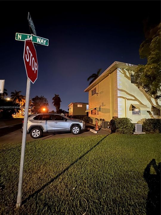 For Sale: $215,000 (1 beds, 1 baths, 825 Square Feet)