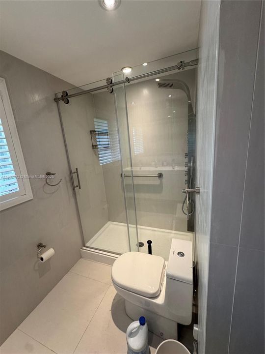 For Sale: $215,000 (1 beds, 1 baths, 825 Square Feet)