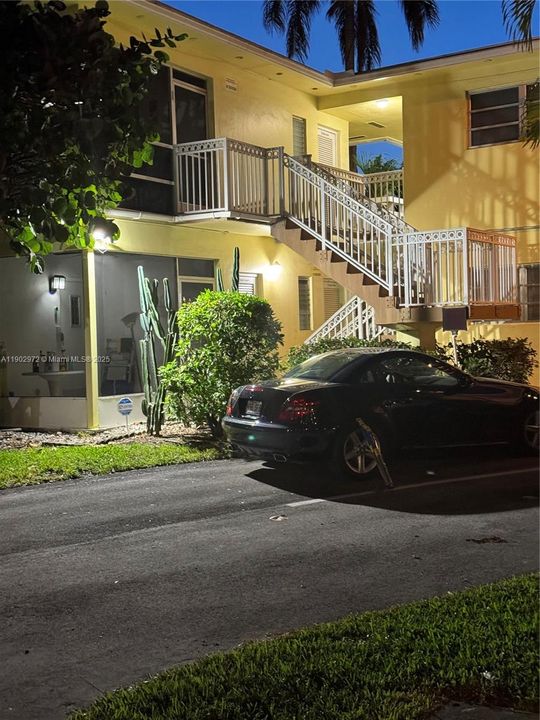 For Sale: $215,000 (1 beds, 1 baths, 825 Square Feet)