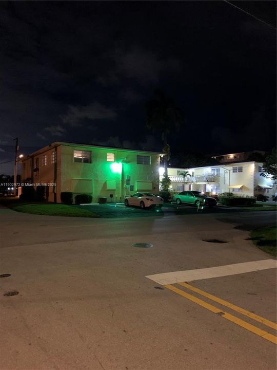 For Sale: $215,000 (1 beds, 1 baths, 825 Square Feet)