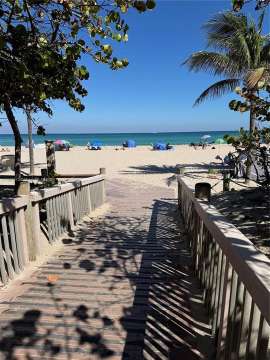 For Sale: $215,000 (1 beds, 1 baths, 825 Square Feet)