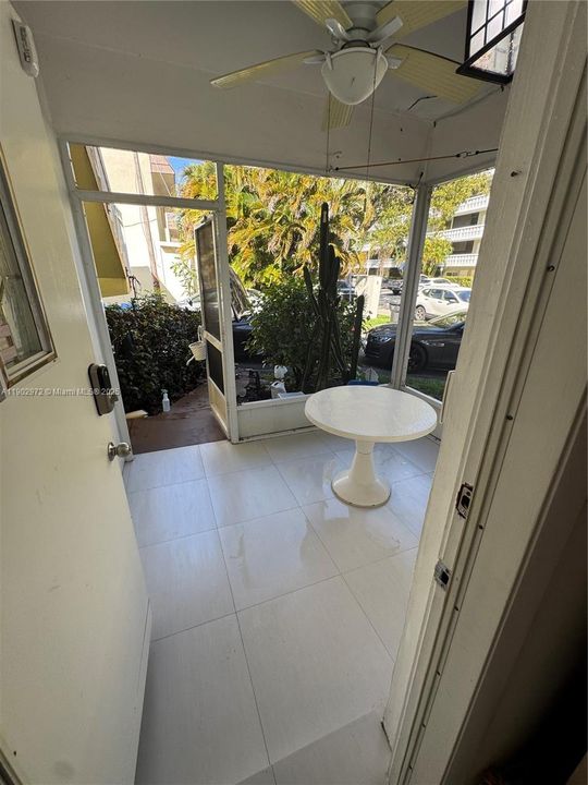 For Sale: $215,000 (1 beds, 1 baths, 825 Square Feet)