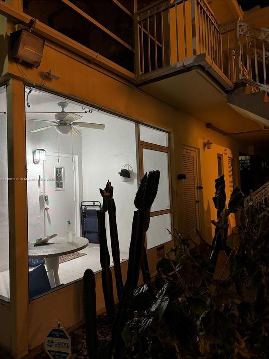 For Sale: $215,000 (1 beds, 1 baths, 825 Square Feet)