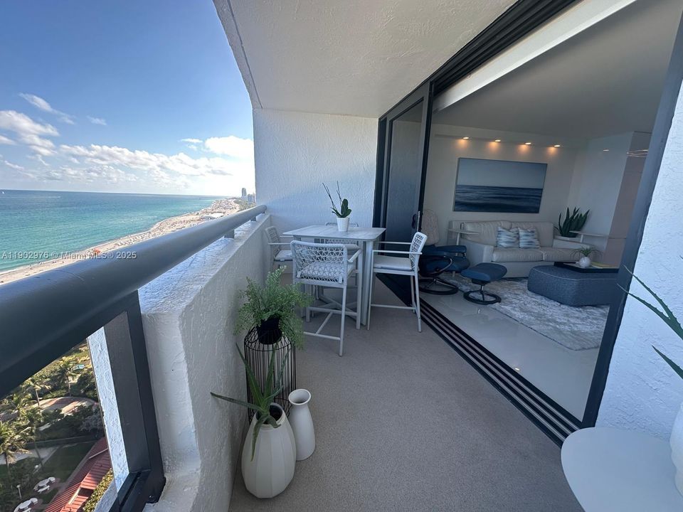 For Rent: $4,500 (2 beds, 2 baths, 861 Square Feet)