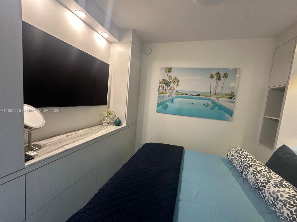 For Rent: $4,500 (2 beds, 2 baths, 861 Square Feet)