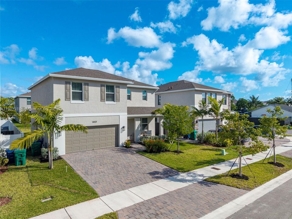 For Sale: $699,200 (4 beds, 2 baths, 2544 Square Feet)