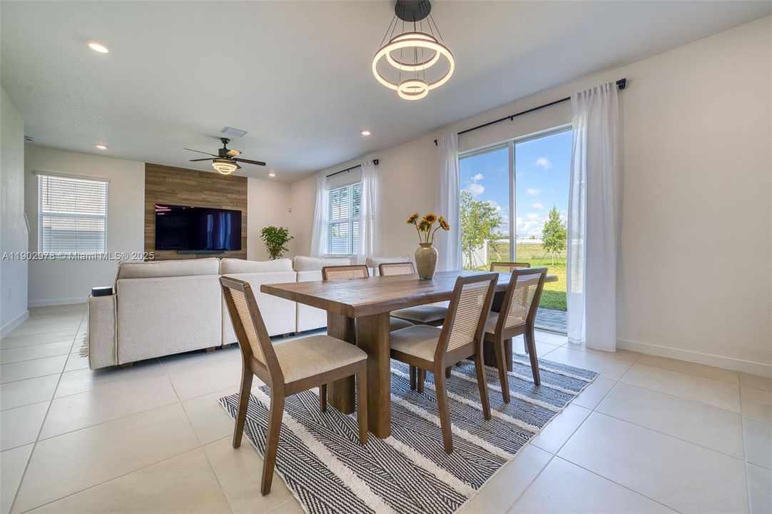 For Sale: $699,200 (4 beds, 2 baths, 2544 Square Feet)